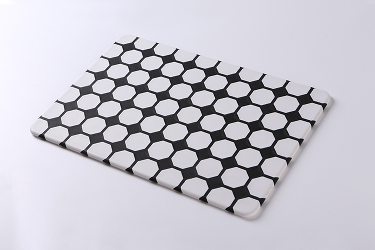 Double injection two-color cutting board